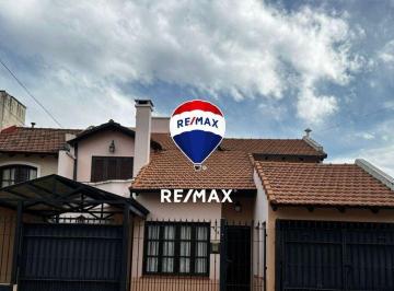 Casa · 170m² · 9 Ambientes · 2 Cocheras · Casa 4 Dorm. Venta B° Grand Bourg con Pileta