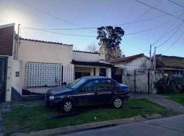 Casa de 4 ambientes, Merlo · Solida Casa Dos Dorm., a 15 Cuadras de La Estación de Padua Sur