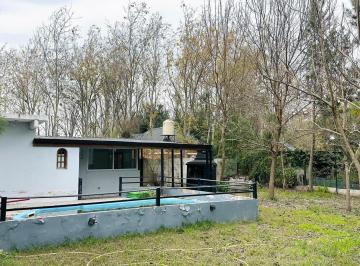 Casa · 70m² · 3 Ambientes · 4 Cocheras · Venta Casa con Pileta Arboles Ruta 2