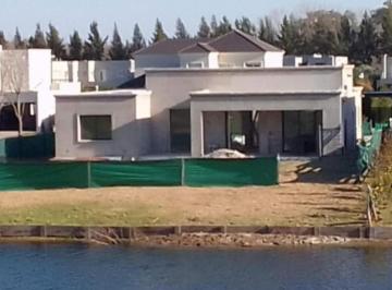 Casa · 180m² · 4 Ambientes · Venta Casa en San Matias Al Agua - a Estrenar