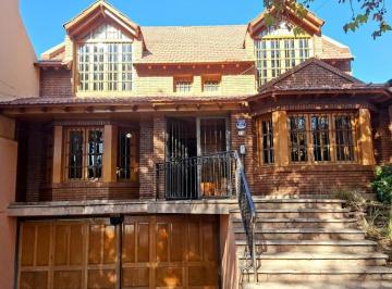 Casa · 347m² · 8 Ambientes · 2 Cocheras · Excelente Casa a La Venta en La Sexta Seccion de Mendoza