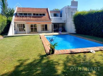 Casa · 140m² · 4 Ambientes · 2 Cocheras · Casa en Náutico Escobar Country Club con Pileta