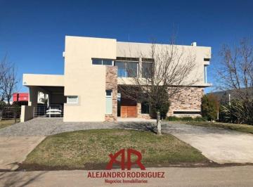 Casa · 200m² · 3 Dormitorios · 1 Cochera · Casa 3 Dorm. en B° La Concepcion de Luján