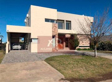 Casa · 200m² · 3 Dormitorios · 1 Cochera · Casa 3 Dorm. en B° La Concepcion de Luján