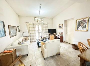 Casa · 112m² · 4 Ambientes · 1 Cochera · Casas - Casa - Macrocentro, Resistencia