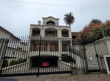 Casa de 7 ambientes, Almirante Brown · Hermoso y Amplio Chalet en Venta en Adrogue Sobre Calle Segui - Zona Residencial