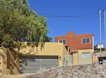 Casa de 4 ambientes, Villa Allende · Casa en Alquiler - Barrio La Cruz