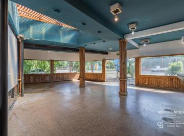 Local comercial · 300m² · 6 Ambientes · Gran Local Comercial en Frente de La República de Los Niños