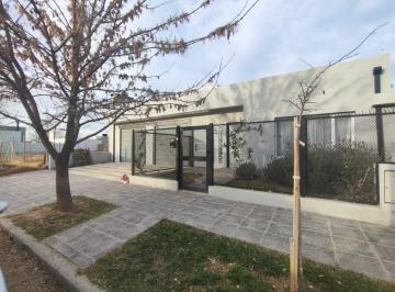 Casa · 262m² · 7 Ambientes · 2 Cocheras · Casa 3 Dorm Manzanar Cipolletti