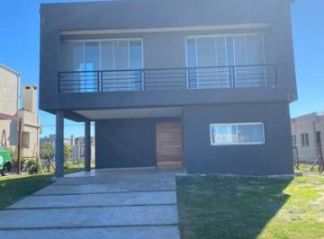 Casa · 330m² · 6 Ambientes · 3 Cocheras · Casa en Venta en Barrio Puertos del Lago - Maroto Propiedades