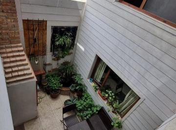 Casa · 180m² · 5 Ambientes · Casa en Venta, Tres Plantas, 4 Dorm., Baños 3, Living Comedor, Quincho, Espacio Para Uso Prof