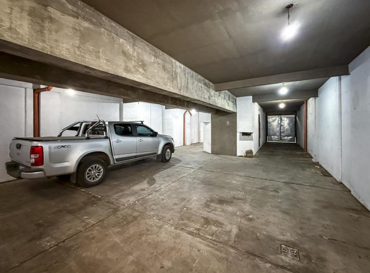Bodega-Galpón · 120m² · 1 Ambiente · 5 Cocheras