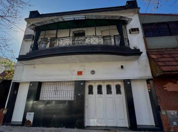 PH de 4 ambientes, Villa Devoto · PH en Primer Piso por Escalera, de 4 Ambientes con Balcón, Quincho y Terraza.