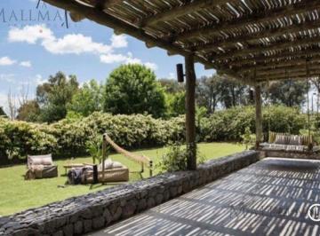 Casa · 305m² · 6 Ambientes · Casa 4 Dorm. en Alquiler/venta en La Berlina, Pilará