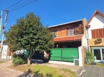 Casa · 130m² · 5 Ambientes · 1 Cochera · Casa 5 Ambientes en Venta a Terminar con Pileta