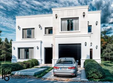 Casa · 260m² · 5 Ambientes · 2 Cocheras · Casa en Rumenco Joven