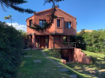 Casa · 250m² · 4 Ambientes · 2 Cocheras · Casa - Montoya