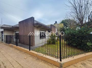 Casa · 80m² · 3 Ambientes · 1 Cochera · Casa en Berazategui