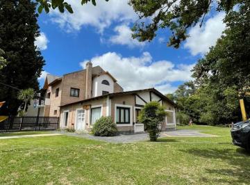 Casa · 120m² · 2 Ambientes · 1 Cochera · Casa a La Venta en Guernica