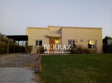 Casa · 134m² · 4 Ambientes · 1 Cochera · Casa Alquiler 3 Dorm. Lote de 505 m² Barrio La Cuesta, Fatima Pilar