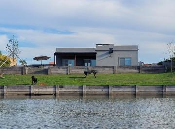 Casa · 132m² · 4 Ambientes · 2 Cocheras · Casa en Alquiler a La Laguna, Barrio San Sebastian, Area 5 (Escobar)