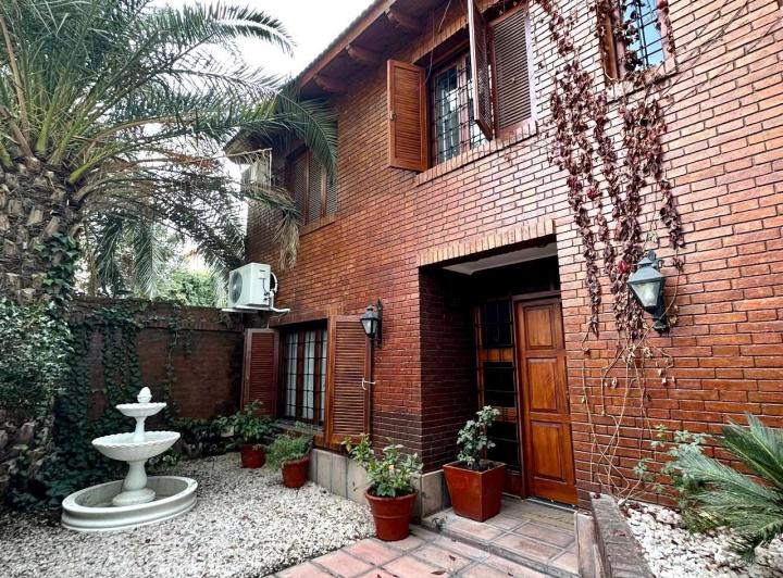 Casa · 450m² · 6 Ambientes · 3 Cocheras