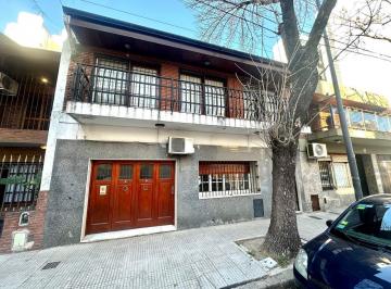 Casa · 290m² · 6 Ambientes · 1 Cochera · Casa 6 Ambientes Sobre Lote Propio C/ Patio Terraza y Cochera en Barracas Venta