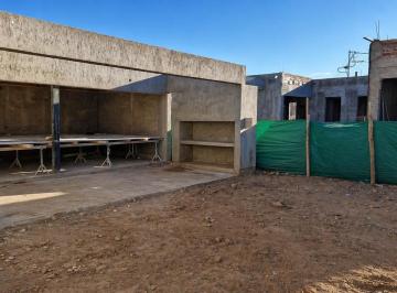 Casa · 300m² · 5 Ambientes · 2 Cocheras · Casa en Barrio Lar de Terrada
