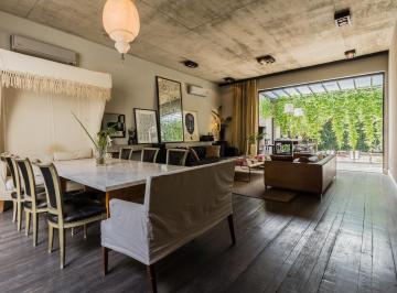 Casa · 565m² · 7 Ambientes · 2 Cocheras · Casa Moderna con Excelente Estilo Arquitectonico con Jardin y Pileta - Villa Crespo