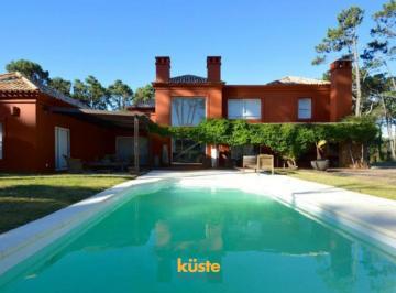 Casa · 270m² · 6 Ambientes · El Infiernillo, Casa en Laguna Blanca