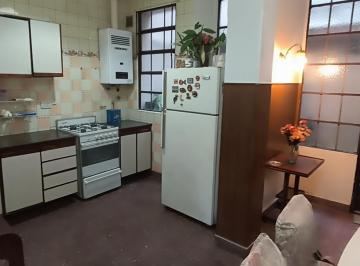 Departamento · 72m² · 3 Ambientes · Departamento en Espacioso 3 Ambientes Muy Funcional con Generoso Jardín Aire Sol Plantas