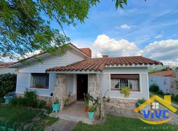 Casa de 4 ambientes, La Falda · Casa en Venta de 2 Dorm. C/ Cochera en La Falda