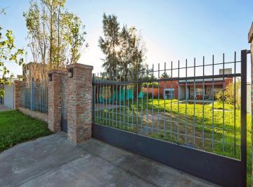 Casa · 130m² · 4 Ambientes · 1 Cochera · Venta | Permuta - Casa 2 Dorm. Comodín - Campiñas de Piñero.
