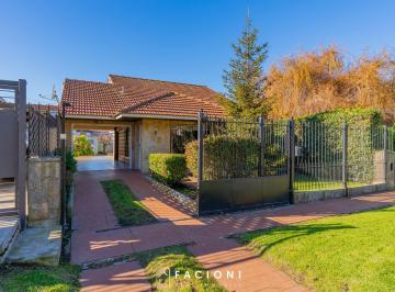 Casa de 4 ambientes, Mar del Plata · Venta Chalet 4 Ambientes con Quincho. Barrio Punta Mogotes. Mar del Plata