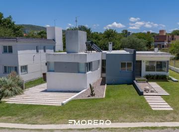 Casa · 227m² · 5 Ambientes · 2 Cocheras · Casa en Venta de 3 Dorm., Quincho, Pileta, Bº Tierralta, Malagueño