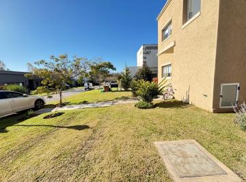 Casa · 160m² · 5 Ambientes · 4 Cocheras · Casa - Santa Guadalupe