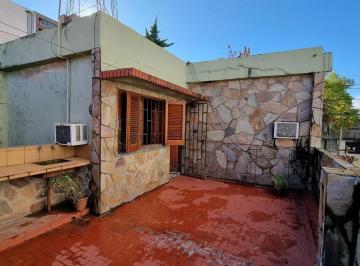 Casa · 120m² · 3 Ambientes · 1 Cochera · Casa Venta Refinerias Rosario Al Frente con Cochera, Terraza Parrilero, 2 Baños, Cochera