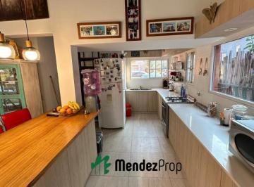 Casa · 190m² · 6 Ambientes · 2 Cocheras · Casa en Venta en Venado 1