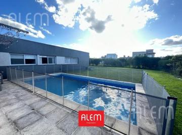 Casa · 180m² · 4 Ambientes · 2 Cocheras · Casa en Venta en Barrio Privado Don Joaquin Canning