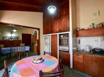 Casa · 216m² · 6 Ambientes · 2 Cocheras · Casa en Venta La Plata 3 Dormit, Quincho, Pileta 19 66/67