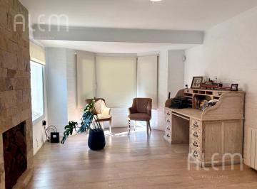 Casa · 200m² · 6 Ambientes · 2 Cocheras · Hermosa Casa en Echeverria del Lago.