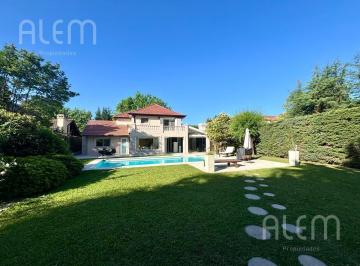 Casa · 200m² · 6 Ambientes · 2 Cocheras · Hermosa Casa en Echeverria del Lago.