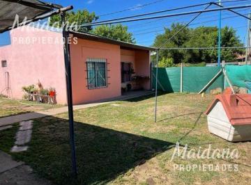 Casa · 70m² · 3 Ambientes · 1 Cochera · Casa con Jardín en Venta, Matheu