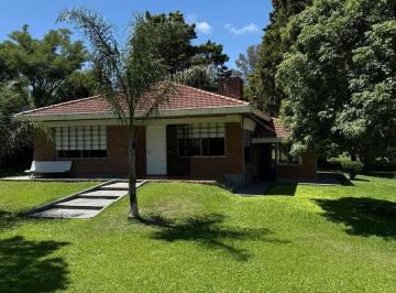 Quinta vacacional · 70m² · 2 Dormitorios · Quinta Rodeada de Naturaleza en Villa Rosa