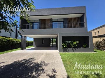 Casa · 199m² · 3 Dormitorios · Espectacular Casa en Haras Santa María