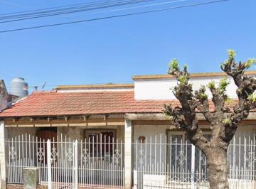 Casa de 3 ambientes, Quilmes · Dos Viviendas en F. Varela Campichuelo N° 1885 E/ Beruti y Alvarado Apta Credito