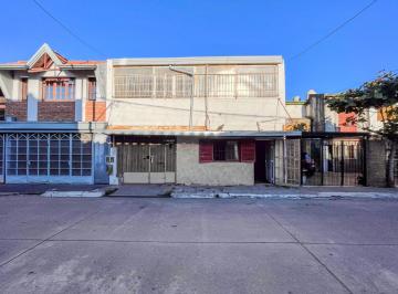 Casa de 7 ambientes, Resistencia · Casa Amplia con 4 Dorm. Patio y Salón Extra en Provincias Unidas