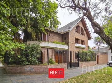 Casa · 251m² · 5 Ambientes · 1 Cochera · Casa en Venta en Lomas de Zamora Oeste