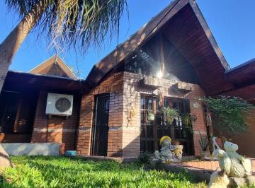 Casa · 225m² · 5 Ambientes · 2 Cocheras · Casa a La Venta en Ituzaingo. Gran Terreno