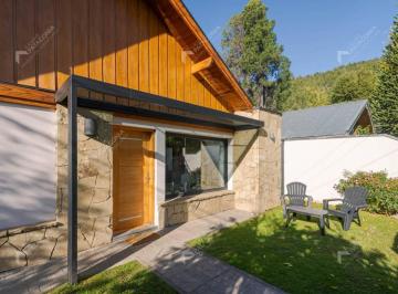 FACHADA · Casa en San Martín de Los Andes a 300 m de La Costanera del Lago Lacar